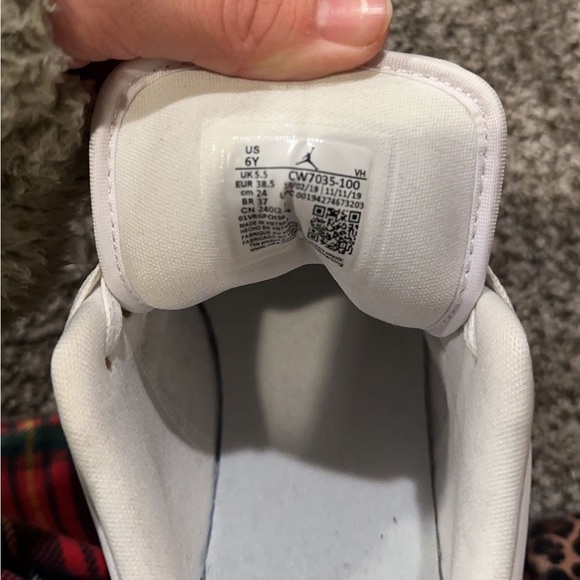 Jordan Women’s Air 1 low - Picture 7 of 7